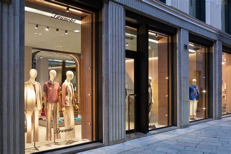 Nuova boutique a Milano, via della Spiga 2 